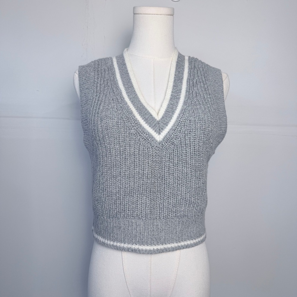Grey V-Neck Knit Sweater Vest Classic Preppy Collegiate Size S